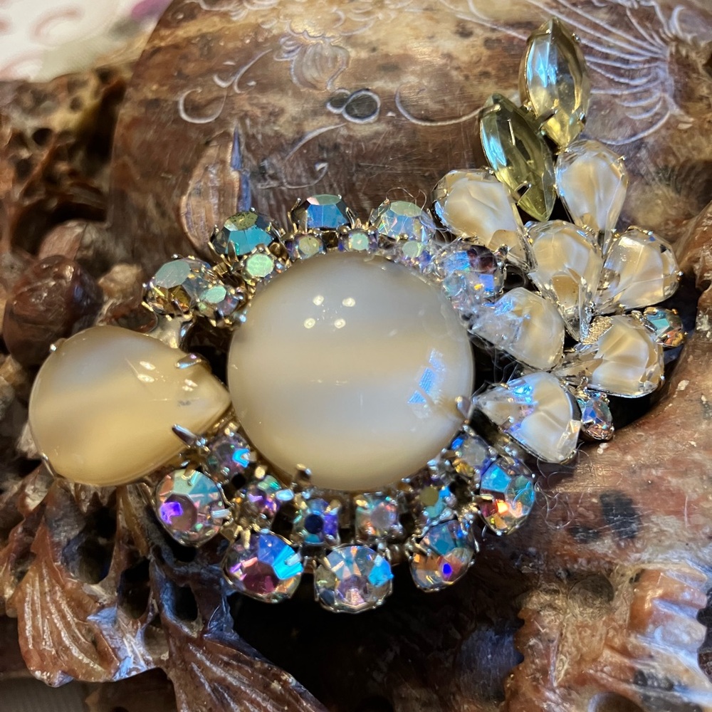 AURORA BOREALIS CRYSTAL PRONG SET STONES WITH MOON GLOW AND CABUCHONS BROOCH - Picture 7 of 12